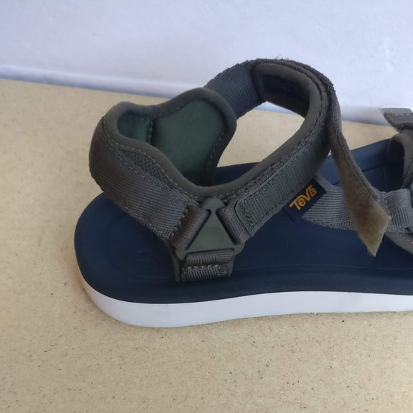 TEVA Military Green Classic Universal Barefoot Sandal 40/Women9us/7uk - Picture 6 of 16